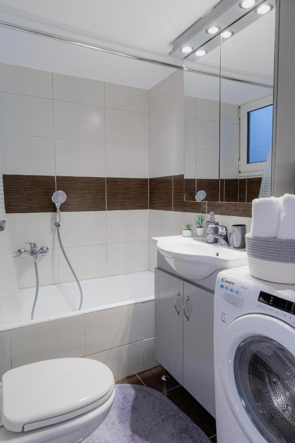 Apartment Sunny & Modern For 3 Persons Athens